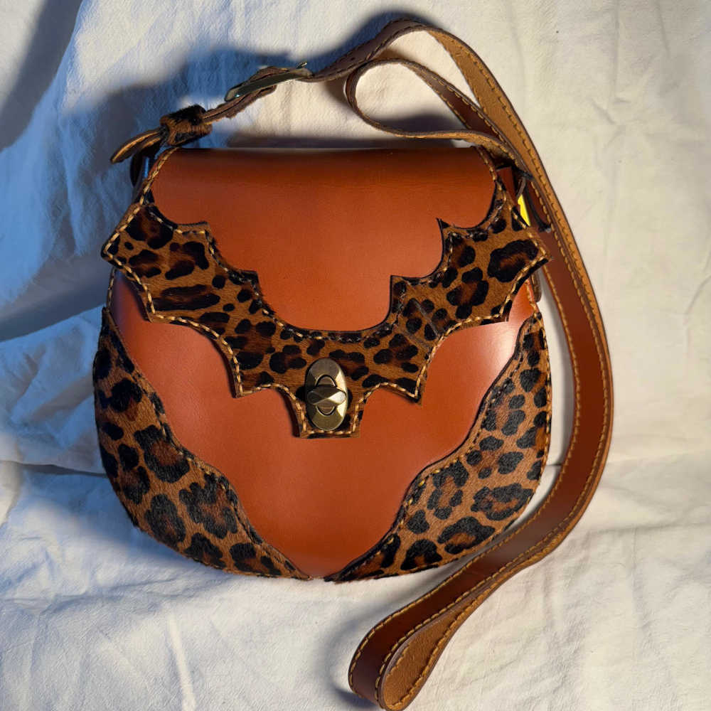 Bolso piel de ternera con estampado de leopardo