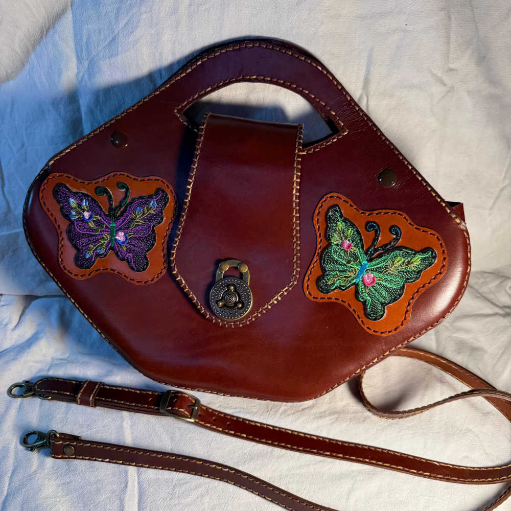 Bolso Mariposa elaborado en piel de ternera
