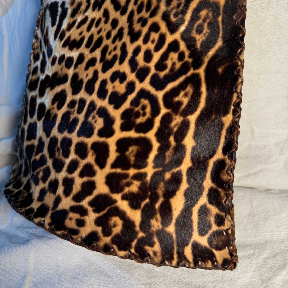 Bolso piel de vaca detalle Bolso de mano piel de vaca detalle estampado